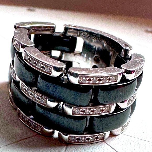 ✨ Stunning One Of A Kind CHANEL Ultra Diamond Black Ceramic 18k White Gold Ring - Picture 4 of 16